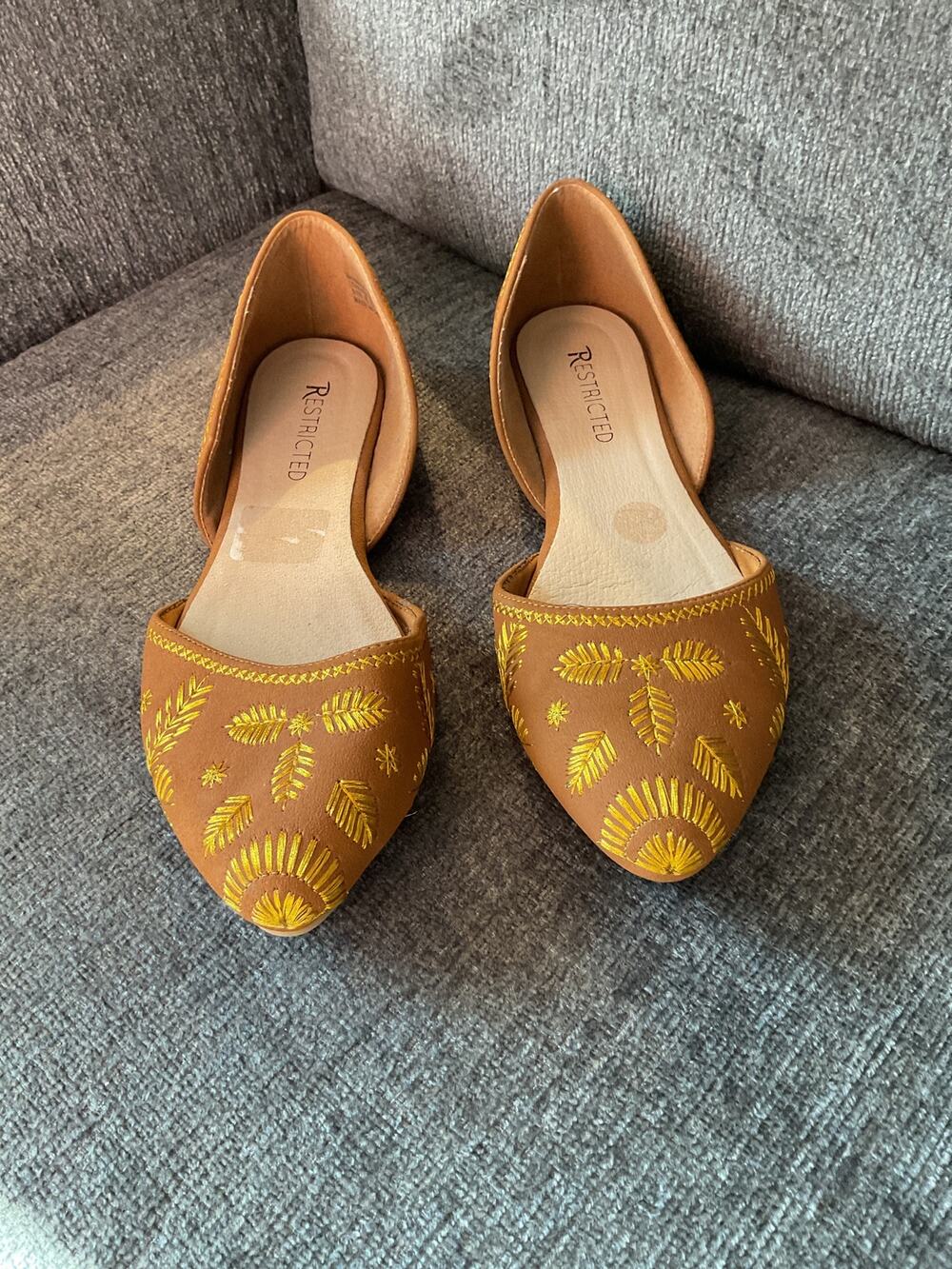 Restricted Gold Coast D'Orsay Flats Camel Tan Gold Embroidered Shoes Size 8.5